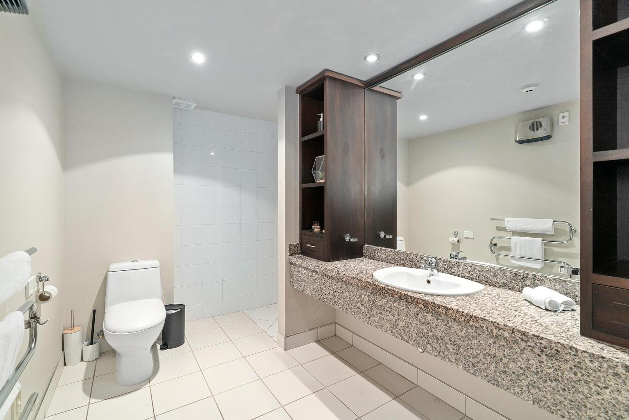 Lakeside Living - Modern 2-Bedroom Apartment Queenstown Zewnętrze zdjęcie
